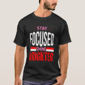 Bleib fokussiert, leuchte heller Basic Dark T-Shir T-Shirt (Vorderseite)