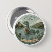 Bleib neugierig gemütliches Kryptid Nessie Loch Ne Button (Vorne & Hinten)