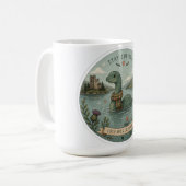 Bleib neugierig gemütliches Kryptid Nessie Loch Ne Kaffeetasse (Vorderseite Links)