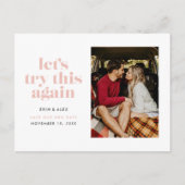 Bleib pink Versuchen wir, das Datum zu ändern Ankündigungspostkarte (Vorderseite)