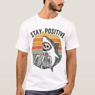 Bleib Positiv Skelett Hai Sonnenuntergang T-Shirt