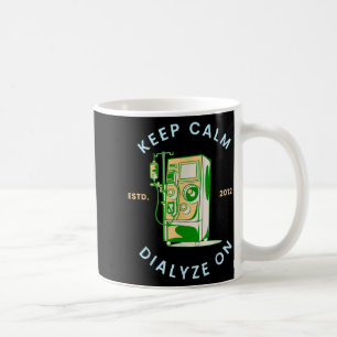 Bleib ruhig, dialysiere an der Dialysemaschine Kaffeetasse