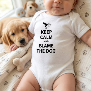 Bleib ruhig und gib dem Hund die Schuld Baby Strampler