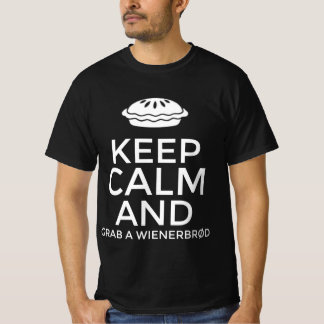 Bleib ruhig und schnapp dir ein Wienerbrød T-Shirt