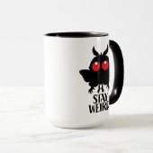 Bleib seltsam, gruselig, süß Mothman Kryptid Tasse (VorderseiteRechts)