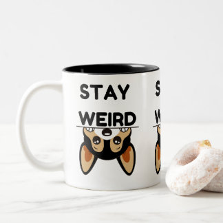 Bleib seltsam lustiger Boston Terrier Cartoon Hund Zweifarbige Tasse