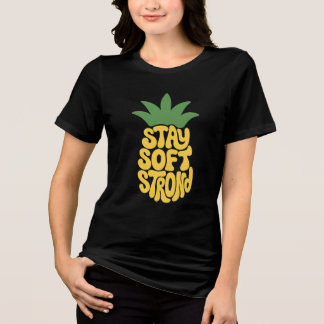 Bleib weich Bleib stark Ananas-Typografie Tri-Blend Shirt