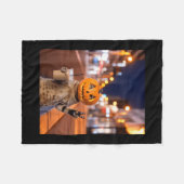 Bleib wild Halloween-Katze trinkt Eiskaffee Fleecedecke (Vorderseite (Horizontal))