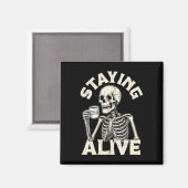 Bleibe Alive Funny Halloween Skeleton Drinking Co Magnet (Vorderseite/Rückseite)