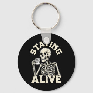 Bleibe Alive Funny Halloween Skeleton Drinking Co Schlüsselanhänger