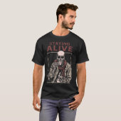 Bleibe Alive Funny Skeleton Drink Kaffee T-Shirt (Vorne ganz)