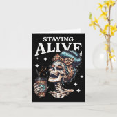 Bleibe Alive Skeleton Halloween Leopard Messy Bun Karte (Gelbe Blume)