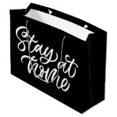 Bleibe auf Zuhause| Extravaganter Schriftart Große Geschenktüte (Rückseite Schrägansicht)
