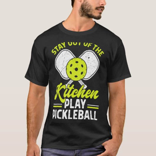 Bleibe aus der Küche Play Pickleball Funny Play T-Shirt (Vorderseite)
