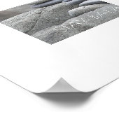 Bleibe Balanced Rock Cairns Motivierend Poster (Ecke)