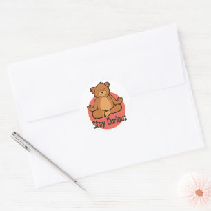 Bleibe eines eigenartigen Kawaii-Braunbären, der Y Runder Aufkleber