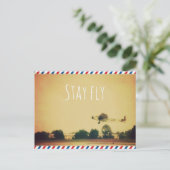 Bleibe Fly Postkarte (Stehend Vorderseite)