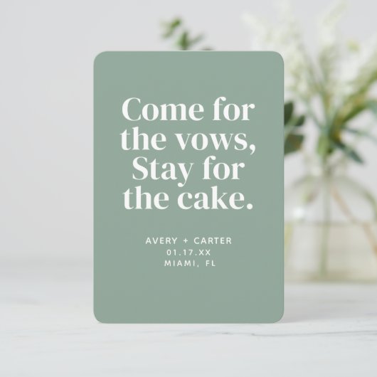 Bleibe für die Cake Funny Wedding Save the Date Einladung (Stehend Vorderseite)