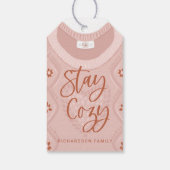 Bleibe Gemütliche Pink Winter Sweater Monogram Fam Geschenkanhänger (Rückseite)