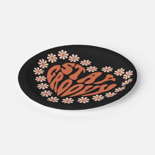 Bleibe Groovy Herz mit Blume Pappteller (Schrägansicht)