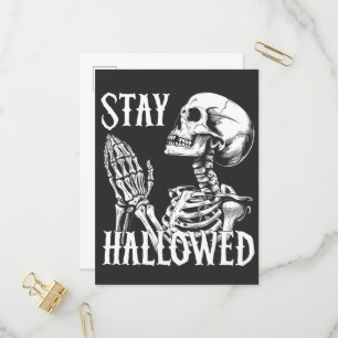 Bleibe Hallow Praying Skeleton Hands Halloween Einladungspostkarte