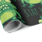 Bleibe komisches Alien Monster Geschenkpapier (Rolleneckpunkt)