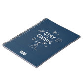 Bleibe Neugieriges Starlight Notebook / Space Sent Notizblock (Linke Seite)