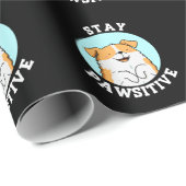 Bleibe Pawsitive Funny lächelnd Dog Pun Dark BG Geschenkpapier (Rolleneckpunkt)