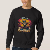 Bleibe Pawsitive Retro Cat Skateboard Design - Fun Sweatshirt (Vorderseite)