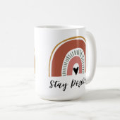 Bleibe Positiv! Niedlicher Boho-Regenbogen Kaffeetasse (VorderseiteRechts)
