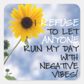 Bleibe positiver Text mit Sonnenblume im Himmel Quadratischer Aufkleber (Vorderseite)
