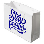 Bleibe Positives Blau Große Geschenktüte (Rückseite Schrägansicht)