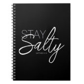 Bleibe Salty Typografy Bible Verse Black Notizblock (Vorderseite)