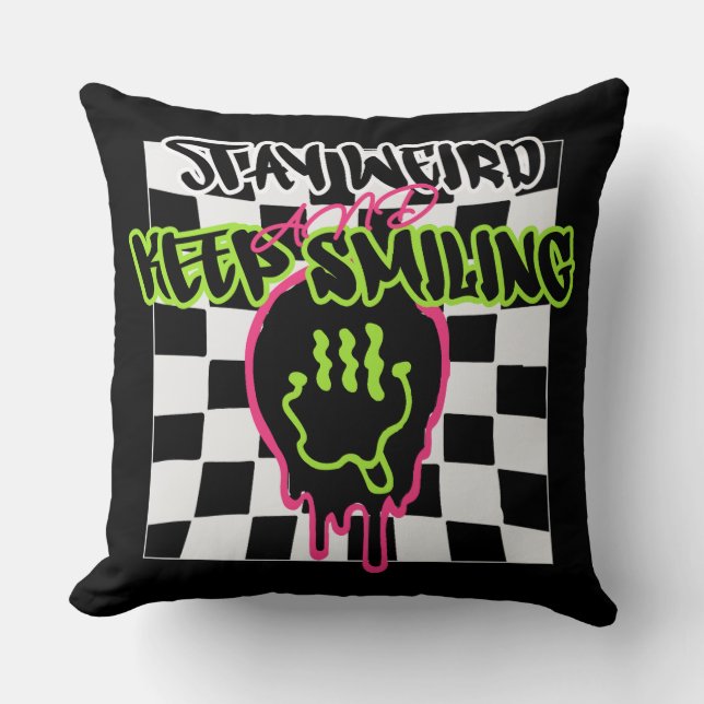 Bleibe seltsam und Behielt Lächeln Kissen (Vorderseite)