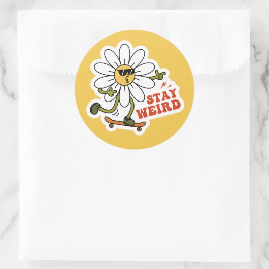 Bleibe seltsame Skateboarding Daisy Runder Aufkleber (Tasche)