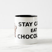 Bleibe Sie essen Schokolade ruhig Zweifarbige Tasse (Mittel)