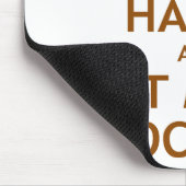 Bleibe Sie glücklich und essen Sie mehr Schokolade Mousepad (Ecke)