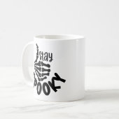 Bleibe Spooky Funny Halloween Kaffeetasse (Vorderseite Links)