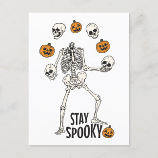 Bleibe Spooky Funny Halloween Skeleton Skulls Postkarte