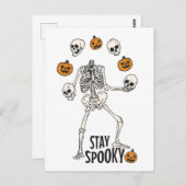 Bleibe Spooky Funny Halloween Skeleton Skulls Postkarte (Vorne/Hinten)