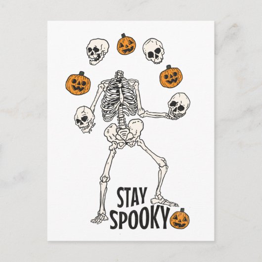 Bleibe Spooky Funny Halloween Skeleton Skulls Postkarte (Vorderseite)