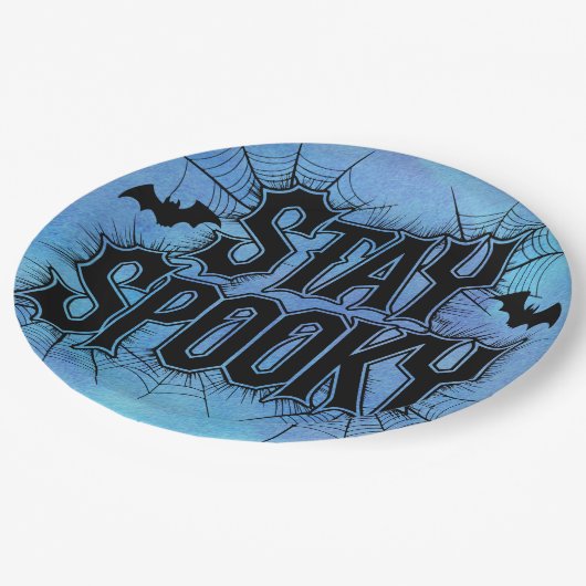 Bleibe Spooky Halloween Pappteller (Schrägansicht)