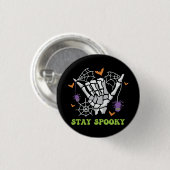Bleibe Spooky Halloween Skeleton Hand Button (Vorne & Hinten)