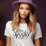 Bleibe Spooky Hexen Hexen Hexenhase T-Shirt<br><div class="desc">Lassen Sie Halloween mit unseren lustigen "Bleibe Spooky Hexen"-T - Shirt erleben. Tauchen Sie ein in eine Welt des bösen Spaßes und unheimlichen Stils, während Sie die schönste Jahreszeit feiern. Feiern Sie die Saison mit einer Drehung Spaß, eine Aussage, die sowohl unheimlich als auch unterhaltsam ist. Eine bezaubernde Ergänzung zu...</div>