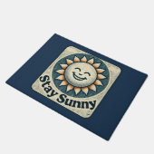 Bleibe Sunny Happy Sunshine Fußmatte (Schrägansicht)