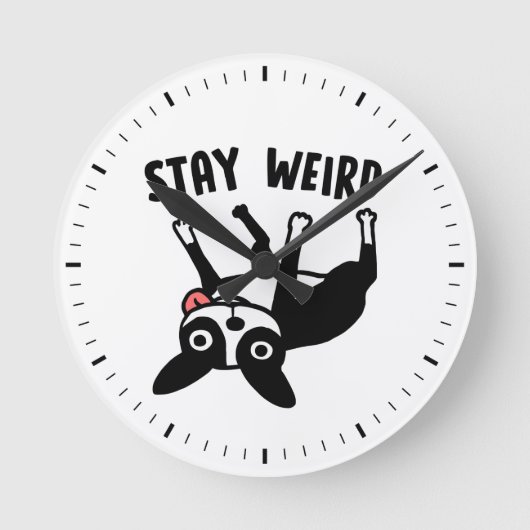 Bleibe Weird Funny Boston Terrier Runde Wanduhr (Vorderseite)