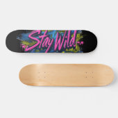 "Bleibe Wild" - lebendiges Textdesign im Graffiti- Skateboard (Horizontal)