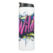 "Bleibe Wild" - lebendiges Textdesign im Graffiti- Thermosbecher (Nach rechts gedreht)
