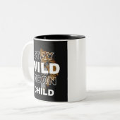 Bleibe Wild Moon Child | Boho Celestial Design Zweifarbige Tasse (Vorderseite Links)