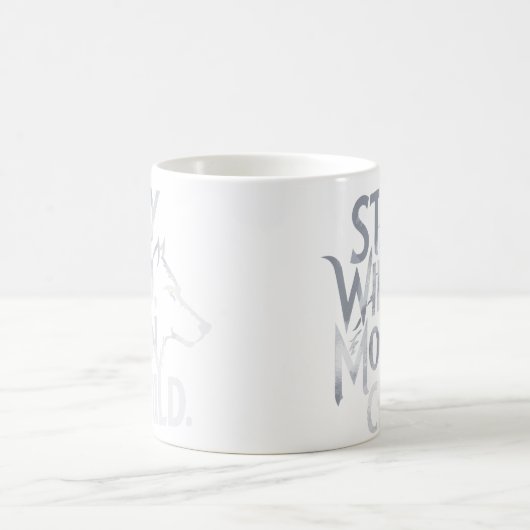 "Bleibe Wild, Moon Child" Wolf Typografy Design Kaffeetasse (Mittel)